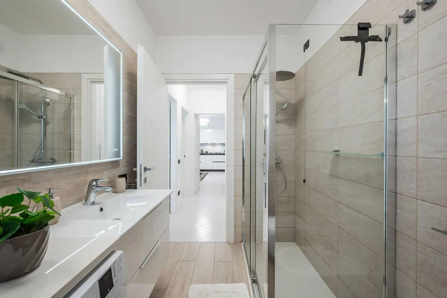 Southside Superior 2 Bedrooms Free Parking Verona Apartment