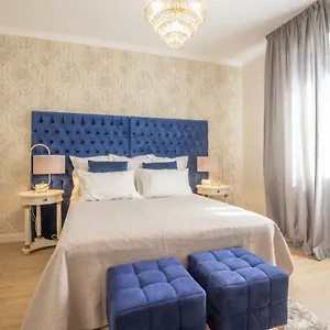 Crys: Apartments, Holiday, Business, Blu Werona